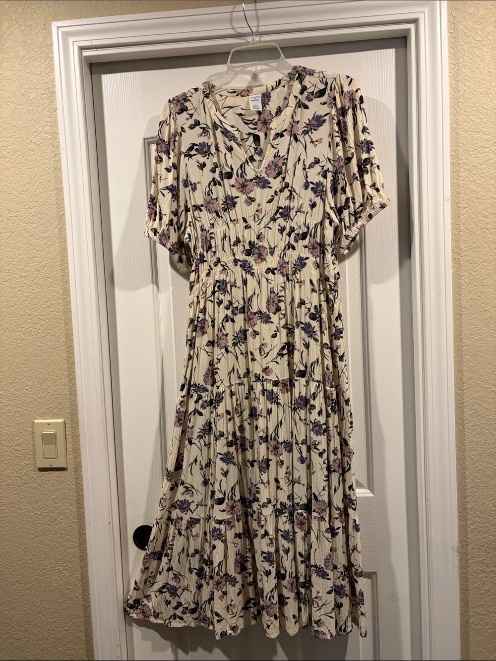 Melrose and Market Cream Floral Tiered Midi Dress with V-Neck size L worn once